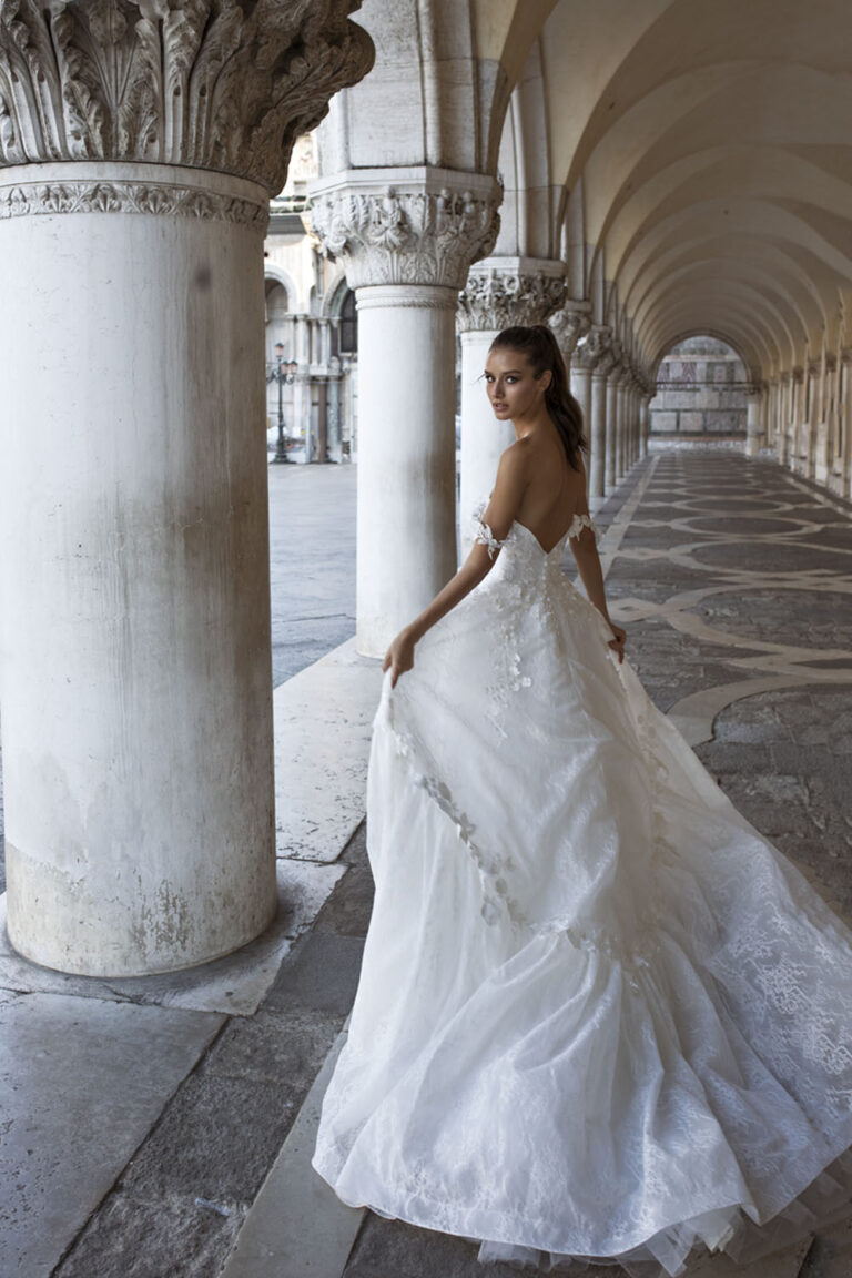 Wedding dress campaign for Passaro Sposa — bridal photography by Utopia Milano Production, Milan